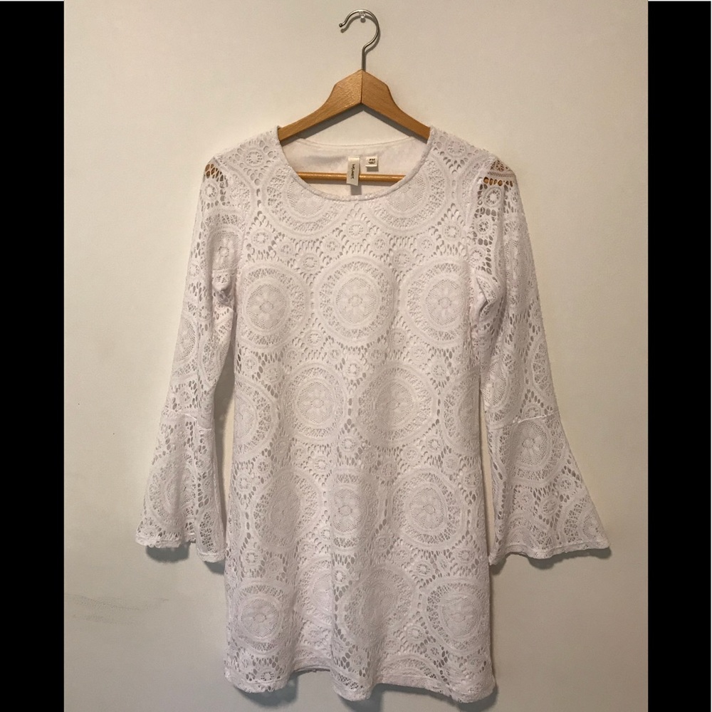 GORGEOUS Fitted White Lace Spring Dress